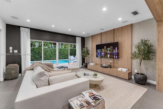 54 Bay Heights Dr, Miami, FL 33133