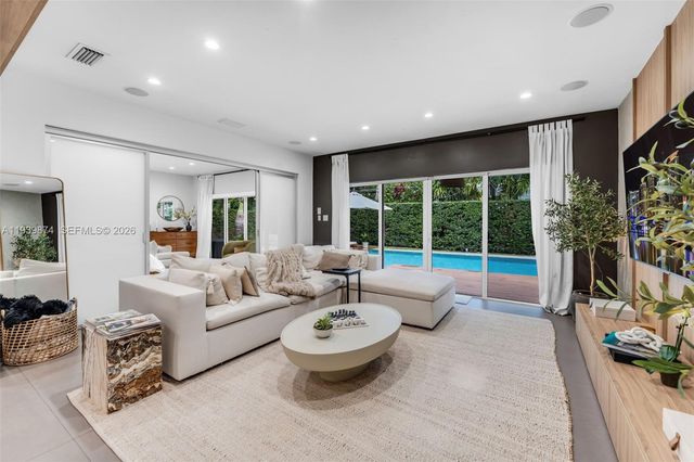 54 Bay Heights Dr, Miami, FL 33133