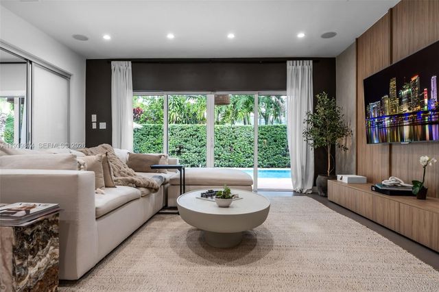 54 Bay Heights Dr, Miami, FL 33133