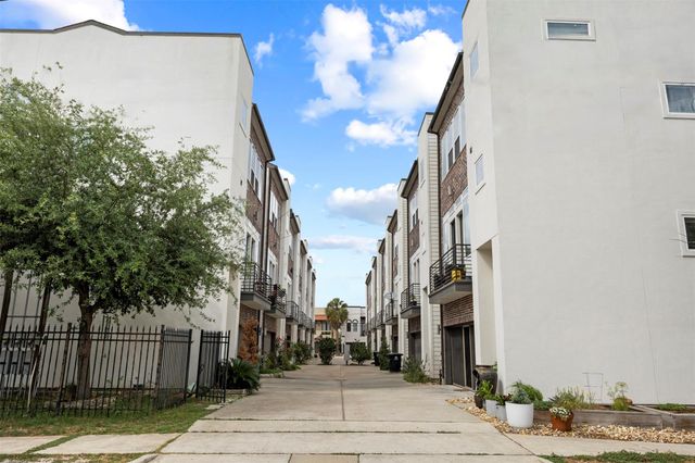 5528 Cornish Street E, Houston, TX 77007