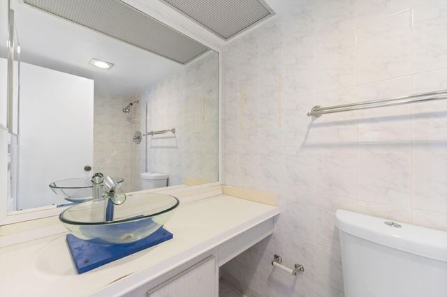 230 174th Street 2402, Sunny Isles Beach, FL 33160