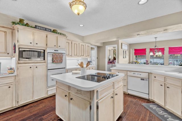 5107 Racquet Club Drive, Arlington, TX 76017