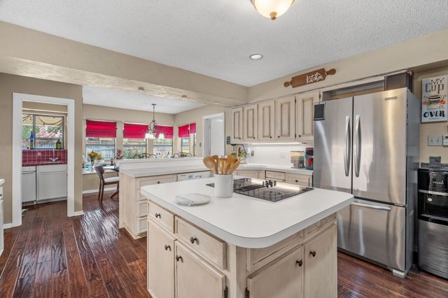 5107 Racquet Club Drive, Arlington, TX 76017