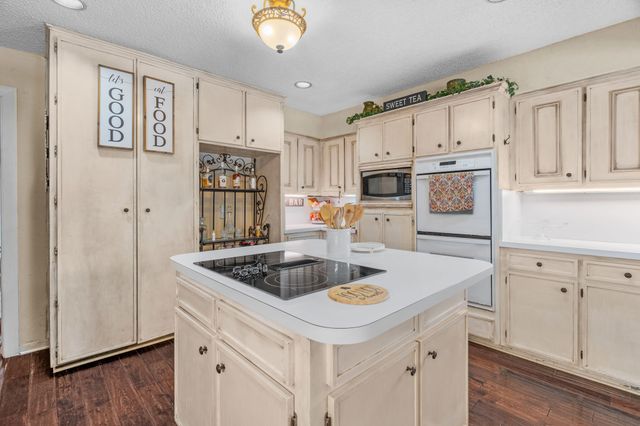 5107 Racquet Club Drive, Arlington, TX 76017