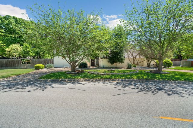 5107 Racquet Club Drive, Arlington, TX 76017