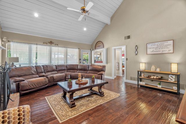 5107 Racquet Club Drive, Arlington, TX 76017