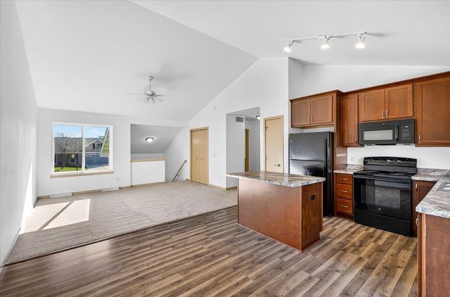 819-823 Thompson Drive, Oregon, WI 53575