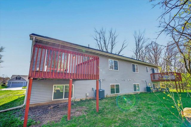 819-823 Thompson Drive, Oregon, WI 53575