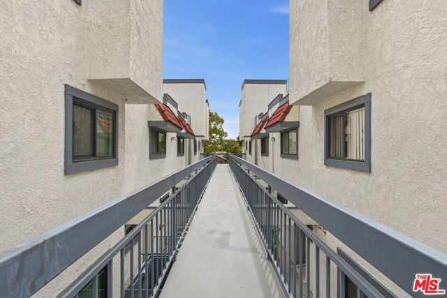 345 W Acacia Avenue 16, Glendale, CA 91204