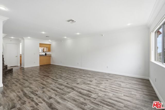 345 W Acacia Avenue 16, Glendale, CA 91204