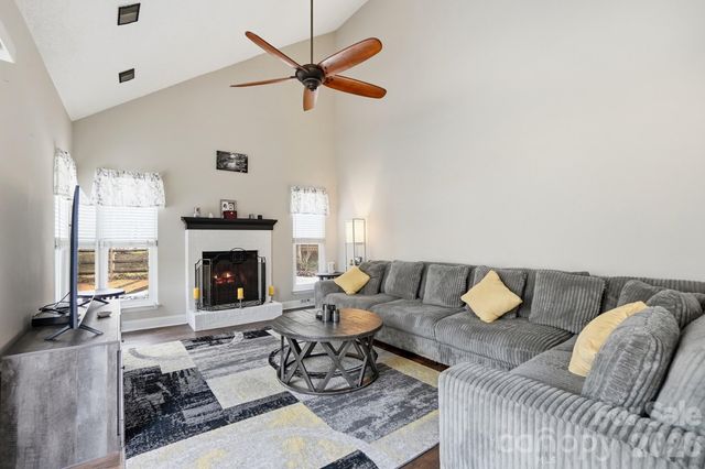 7344 Maitland Lane, Charlotte, NC 28215