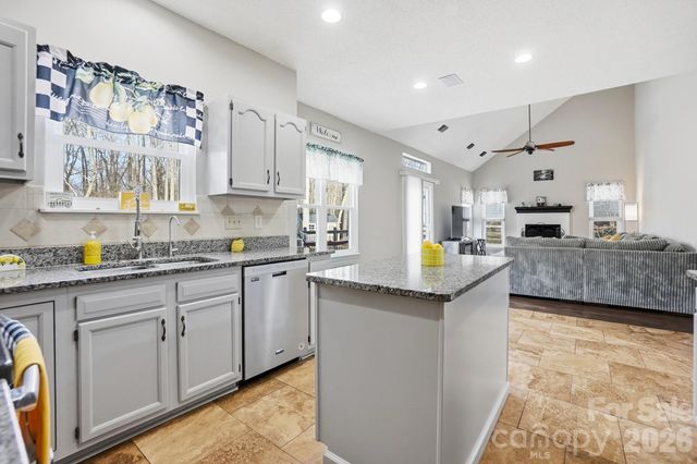 7344 Maitland Lane, Charlotte, NC 28215