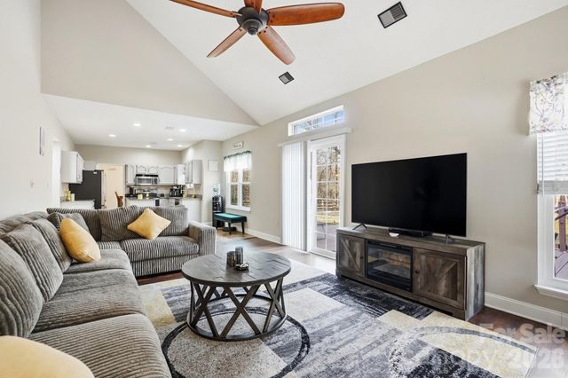 7344 Maitland Lane, Charlotte, NC 28215