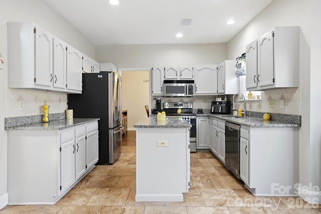 7344 Maitland Lane, Charlotte, NC 28215