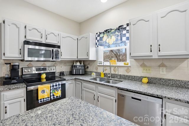 7344 Maitland Lane, Charlotte, NC 28215