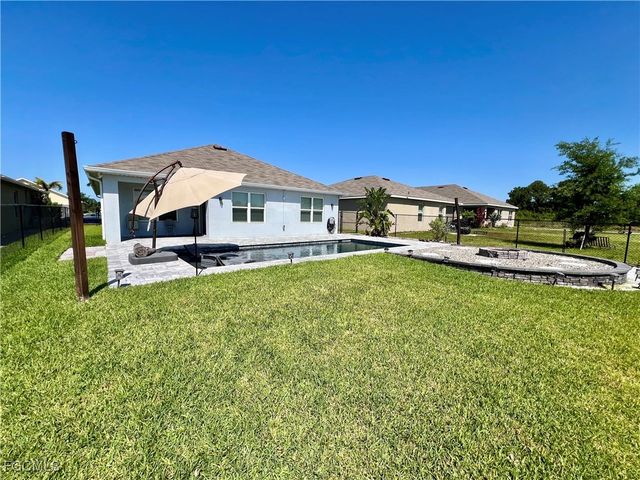 10293 Silver Pond LN, Lehigh Acres, FL 33936