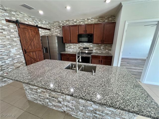 10293 Silver Pond LN, Lehigh Acres, FL 33936