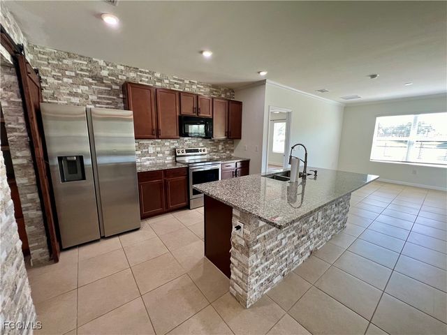 10293 Silver Pond LN, Lehigh Acres, FL 33936