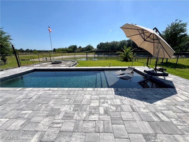 10293 Silver Pond LN, Lehigh Acres, FL 33936