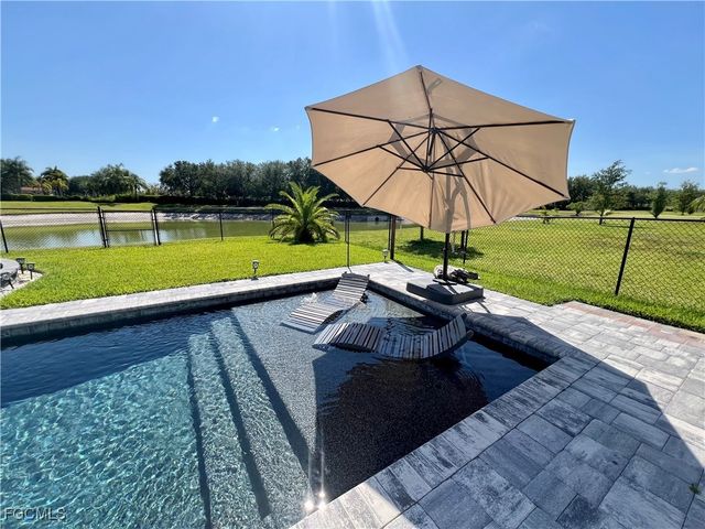 10293 Silver Pond LN, Lehigh Acres, FL 33936