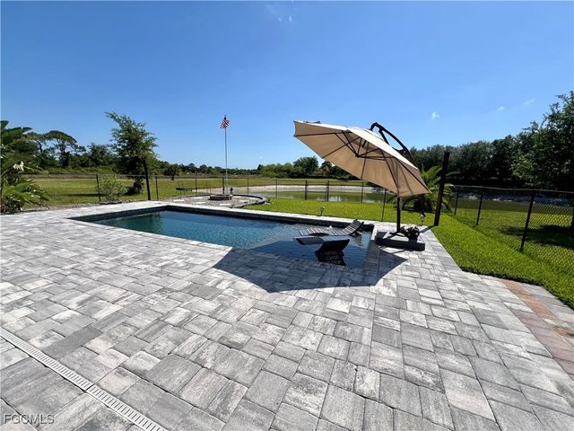 10293 Silver Pond LN, Lehigh Acres, FL 33936