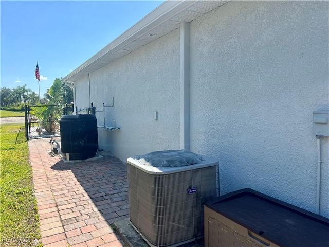 10293 Silver Pond LN, Lehigh Acres, FL 33936