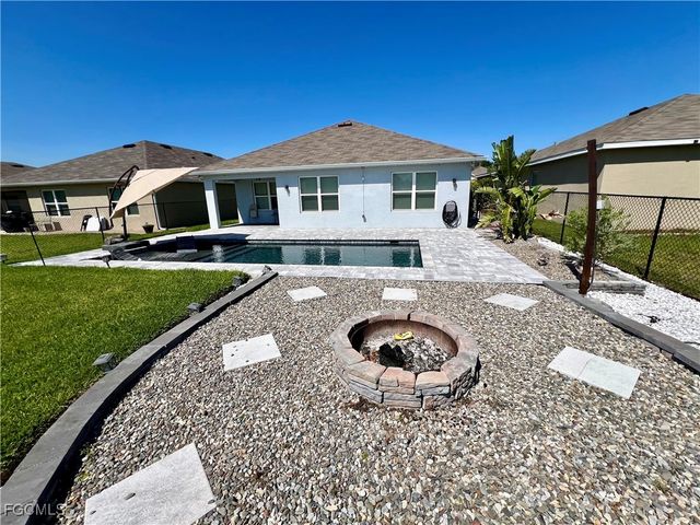 10293 Silver Pond LN, Lehigh Acres, FL 33936