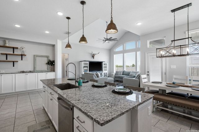 3204 MORLANGA ST, New Braunfels, TX 78130