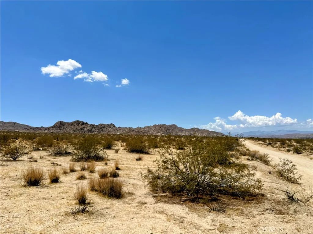 5 Sunfair, Joshua Tree, CA 92252
