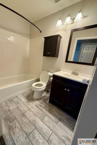 36 Fisher Drive 2724, Franklin, NJ 08823