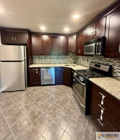 36 Fisher Drive 2724, Franklin, NJ 08823