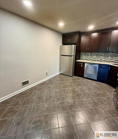 36 Fisher Drive 2724, Franklin, NJ 08823