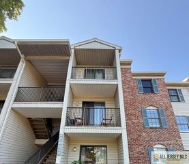 36 Fisher Drive 2724, Franklin, NJ 08823