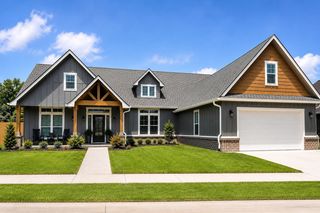 202 Creekside Lane, Lake Jackson, TX 77566