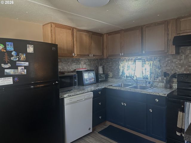 15765 HIGHWAY 101S 14, Brookings, OR 97415
