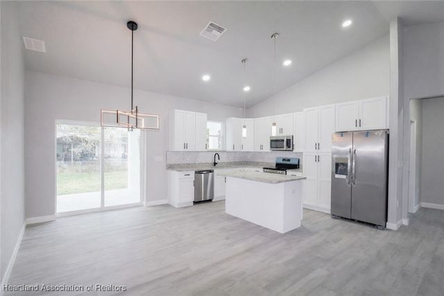 769 Memorial Drive, Sebring, FL 33870