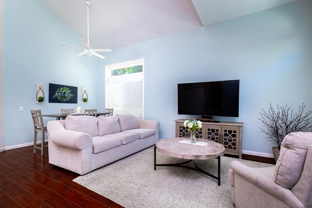 1055 Fox Run Ct, Auburn, CA 95603