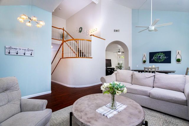 1055 Fox Run Ct, Auburn, CA 95603