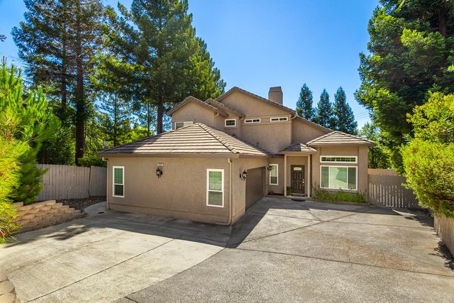 1055 Fox Run Ct, Auburn, CA 95603