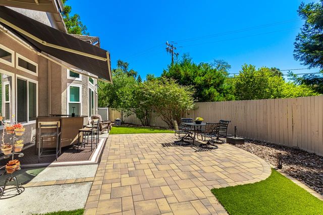 1055 Fox Run Ct, Auburn, CA 95603