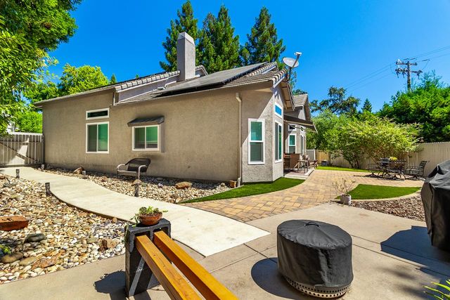 1055 Fox Run Ct, Auburn, CA 95603