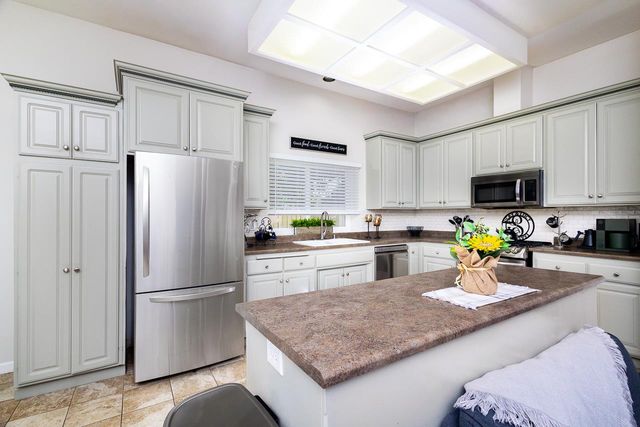 1055 Fox Run Ct, Auburn, CA 95603