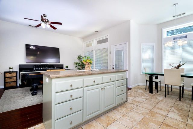 1055 Fox Run Ct, Auburn, CA 95603