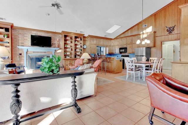 542 Hideaway Lane E, Hideaway, TX 75771