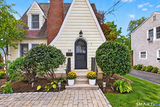 24 Cedar Crest Place, Norwalk, CT 06854