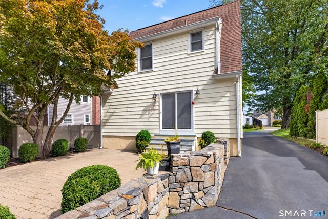 24 Cedar Crest Place, Norwalk, CT 06854