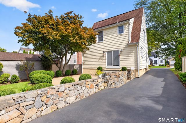 24 Cedar Crest Place, Norwalk, CT 06854