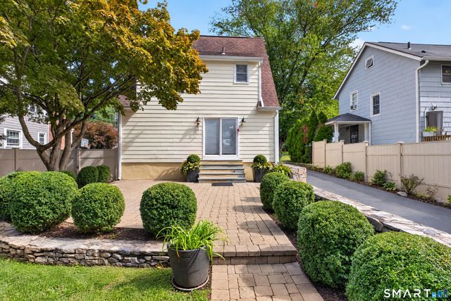 24 Cedar Crest Place, Norwalk, CT 06854