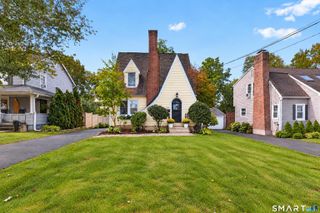 24 Cedar Crest Place, Norwalk, CT 06854