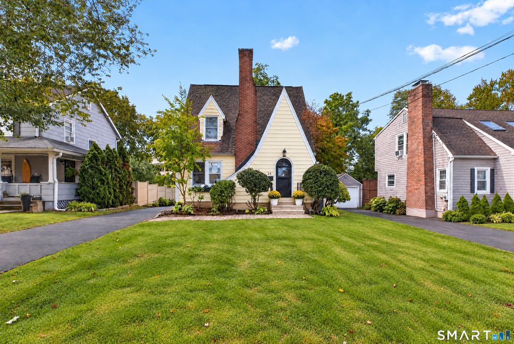 24 Cedar Crest Place, Norwalk, CT 06854